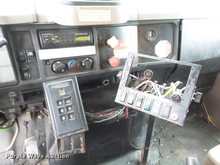 image for item K7628 2002 International 4900 Crew Cab dump truck