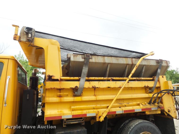 image for item K7628 2002 International 4900 Crew Cab dump truck