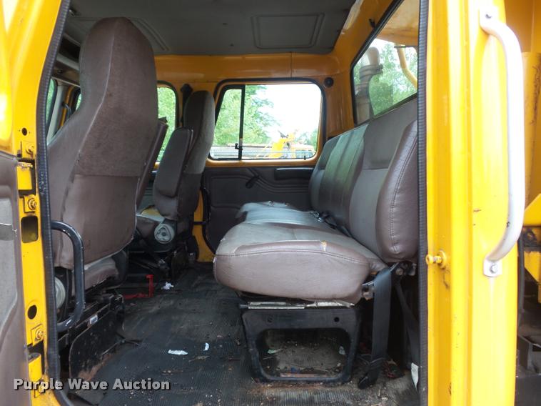 image for item K7628 2002 International 4900 Crew Cab dump truck