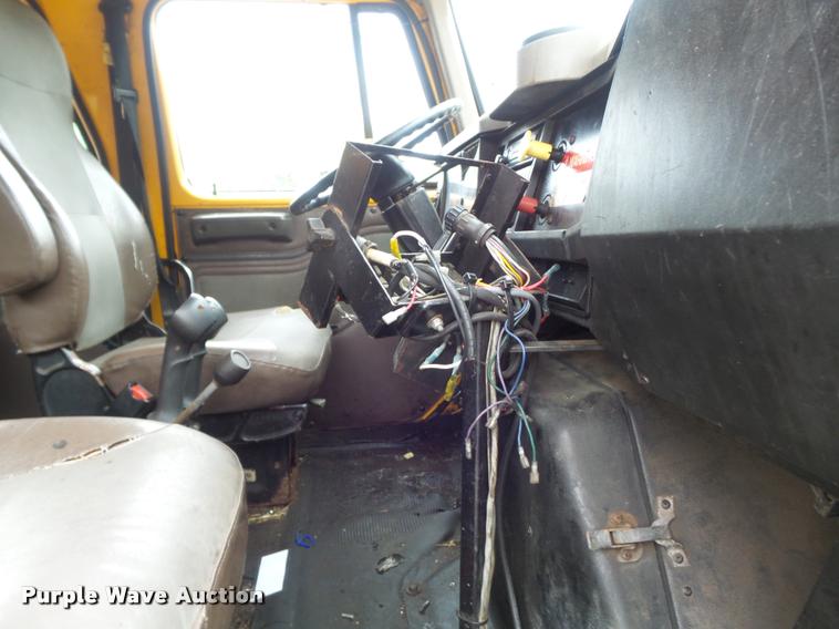 image for item K7628 2002 International 4900 Crew Cab dump truck