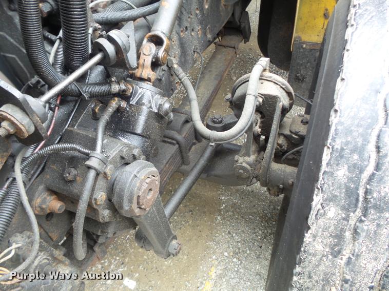 image for item K7628 2002 International 4900 Crew Cab dump truck