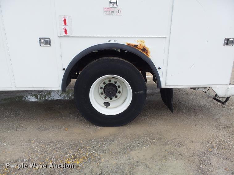 image for item K7629 2004 International 7400 service truck