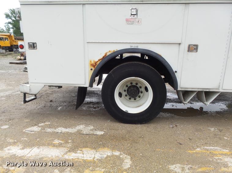 image for item K7629 2004 International 7400 service truck