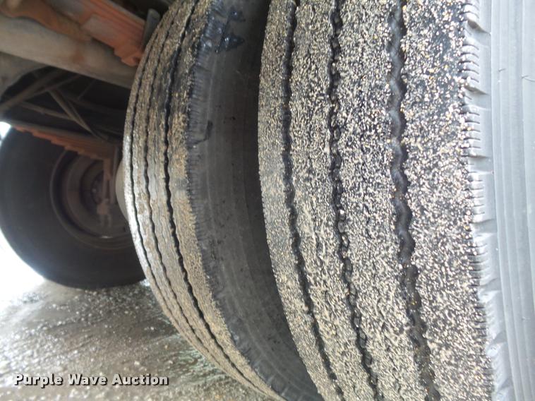 image for item K7629 2004 International 7400 service truck