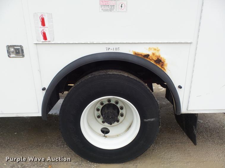 image for item K7629 2004 International 7400 service truck