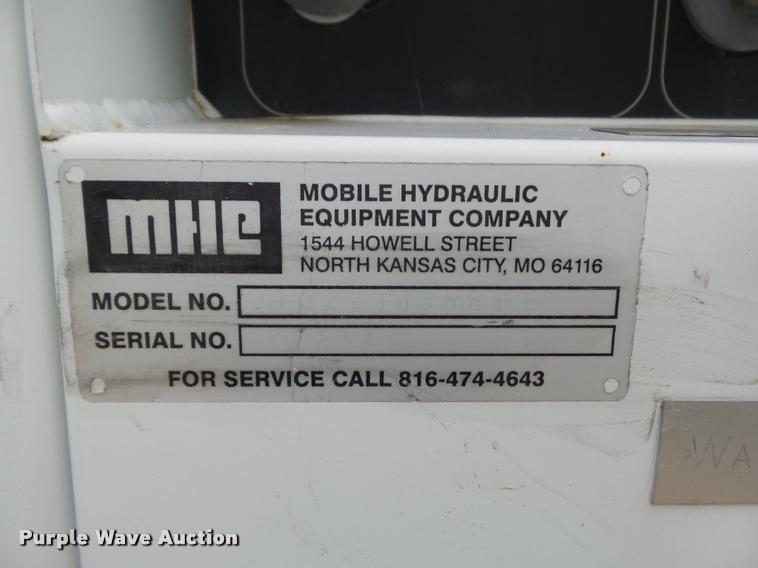 image for item K7629 2004 International 7400 service truck