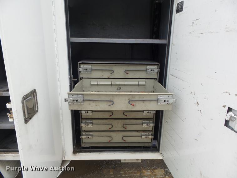 image for item K7629 2004 International 7400 service truck