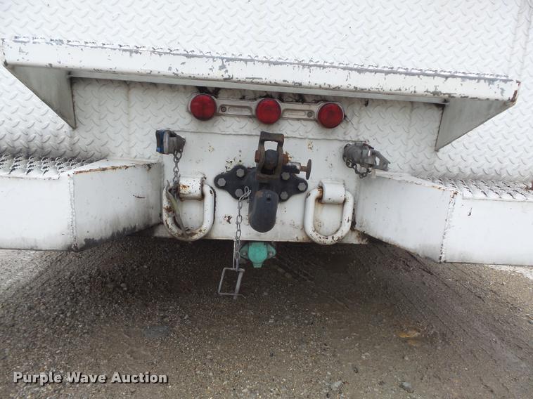 image for item K7629 2004 International 7400 service truck