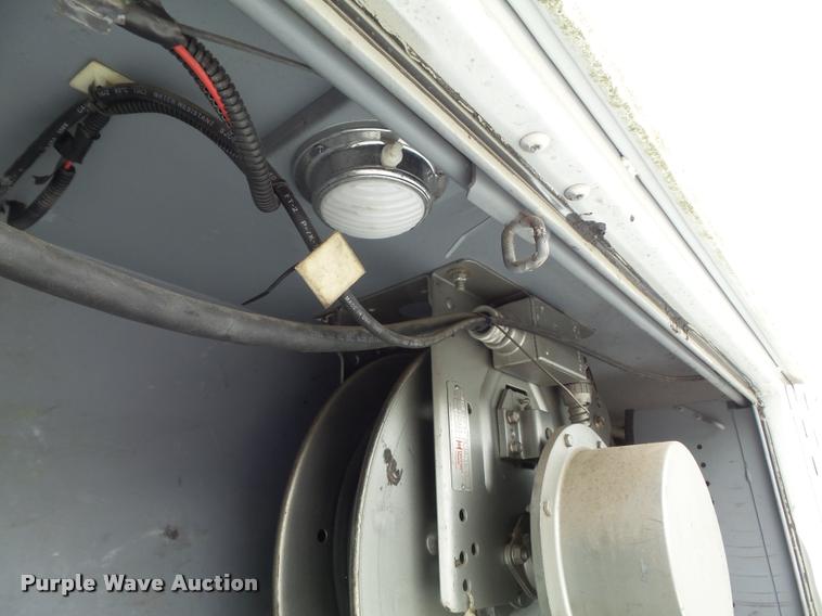 image for item K7629 2004 International 7400 service truck