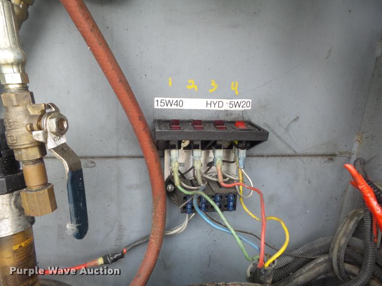 image for item K7629 2004 International 7400 service truck