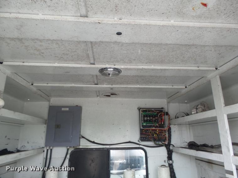 image for item K7629 2004 International 7400 service truck