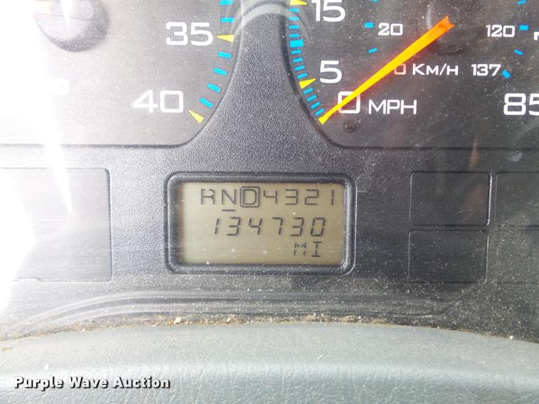 image for item K7629 2004 International 7400 service truck