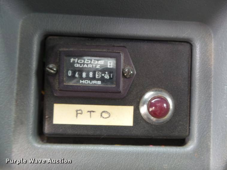 image for item K7629 2004 International 7400 service truck