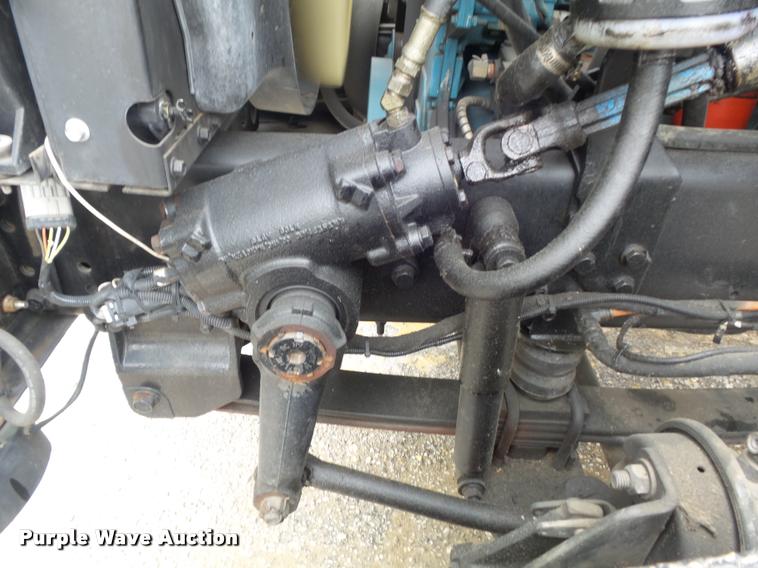 image for item K7629 2004 International 7400 service truck