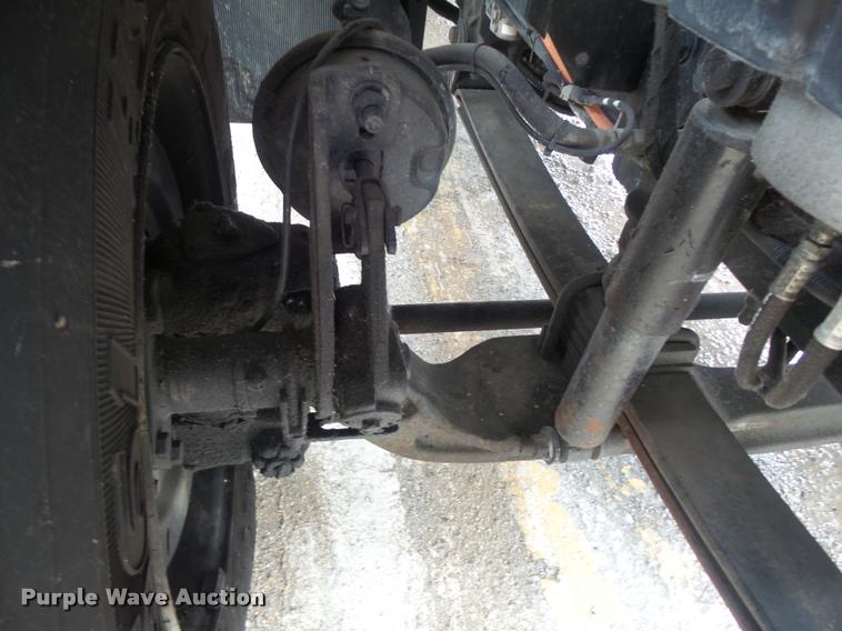 image for item K7629 2004 International 7400 service truck