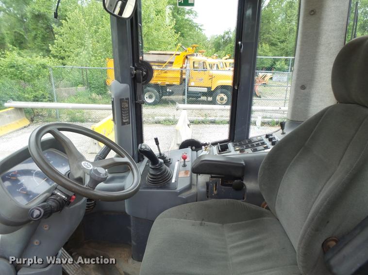 image for item K7631 2001 New Holland LW130 wheel loader