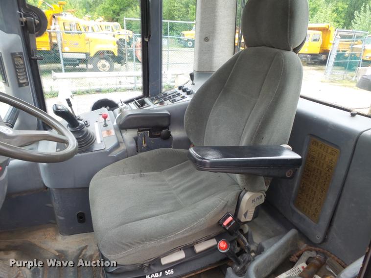 image for item K7631 2001 New Holland LW130 wheel loader