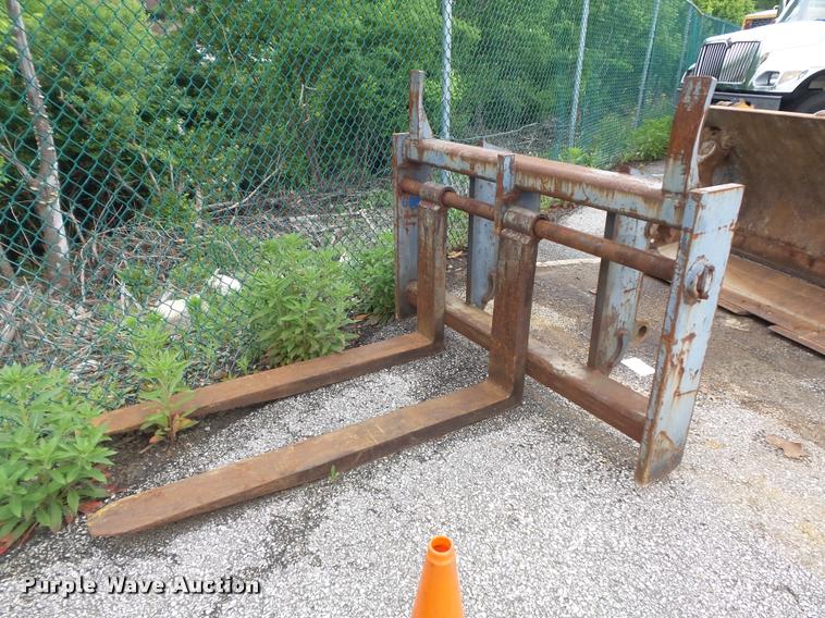 image for item K7631 2001 New Holland LW130 wheel loader