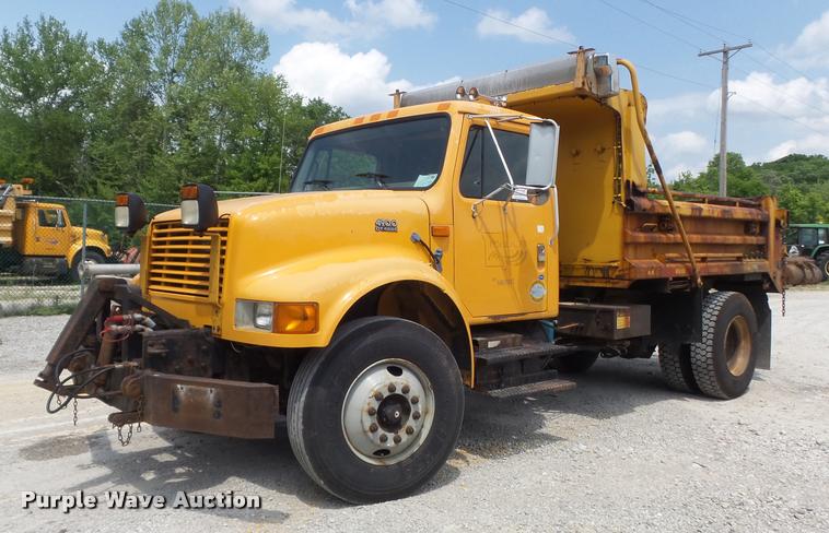 image for item K7632 2000 International 4900 dump truck