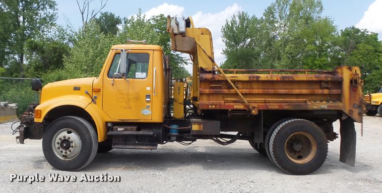 image for item K7632 2000 International 4900 dump truck
