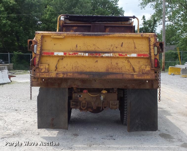 image for item K7632 2000 International 4900 dump truck