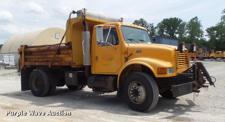 image for item K7632 2000 International 4900 dump truck