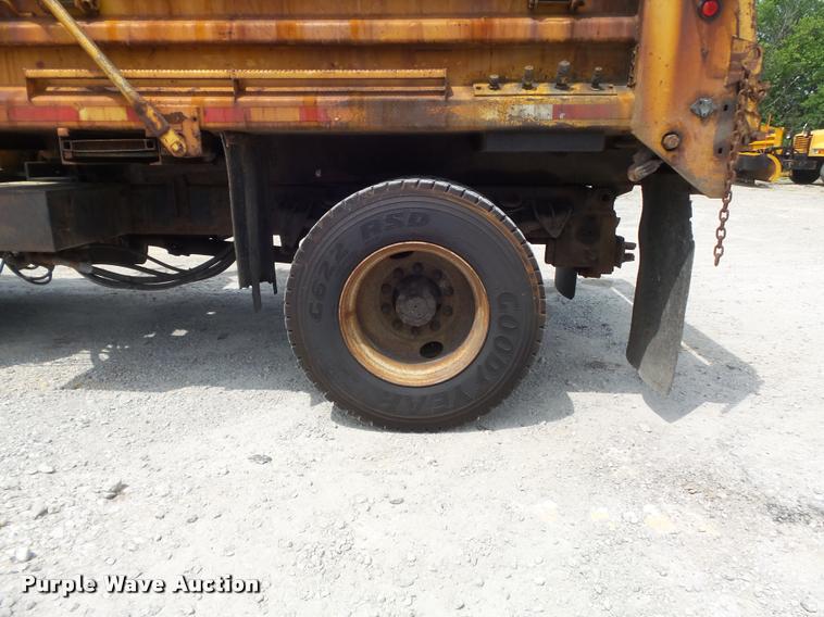 image for item K7632 2000 International 4900 dump truck