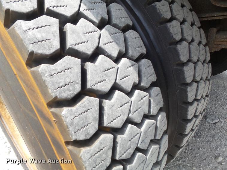 image for item K7632 2000 International 4900 dump truck