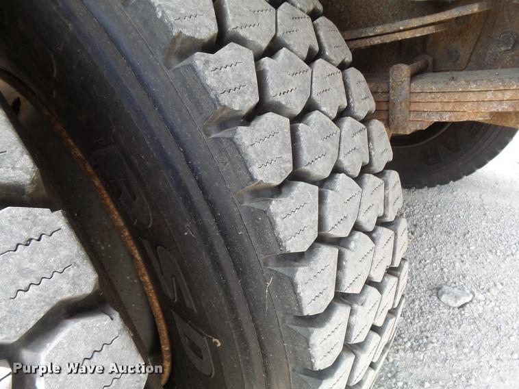 image for item K7632 2000 International 4900 dump truck