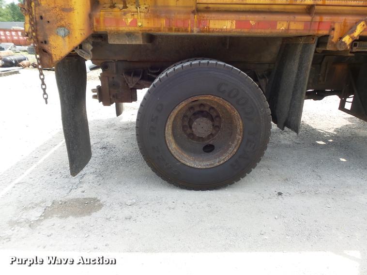 image for item K7632 2000 International 4900 dump truck