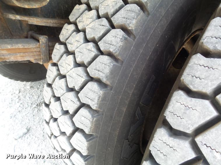 image for item K7632 2000 International 4900 dump truck