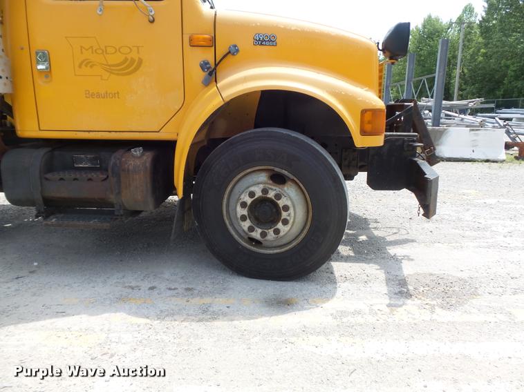 image for item K7632 2000 International 4900 dump truck