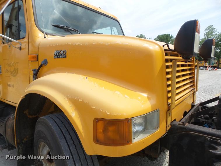 image for item K7632 2000 International 4900 dump truck