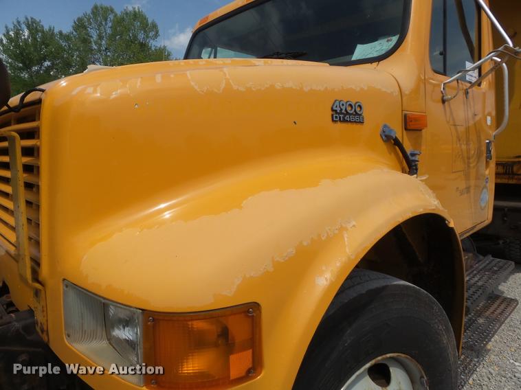 image for item K7632 2000 International 4900 dump truck