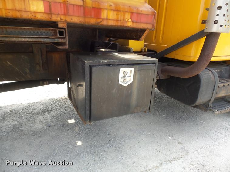 image for item K7632 2000 International 4900 dump truck