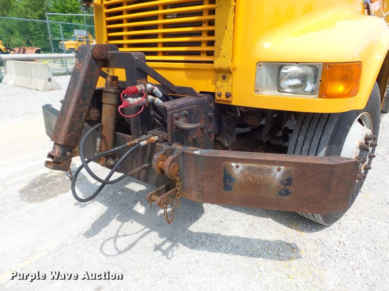 image for item K7632 2000 International 4900 dump truck