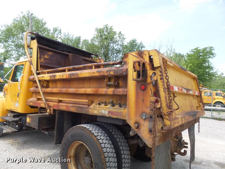 image for item K7632 2000 International 4900 dump truck