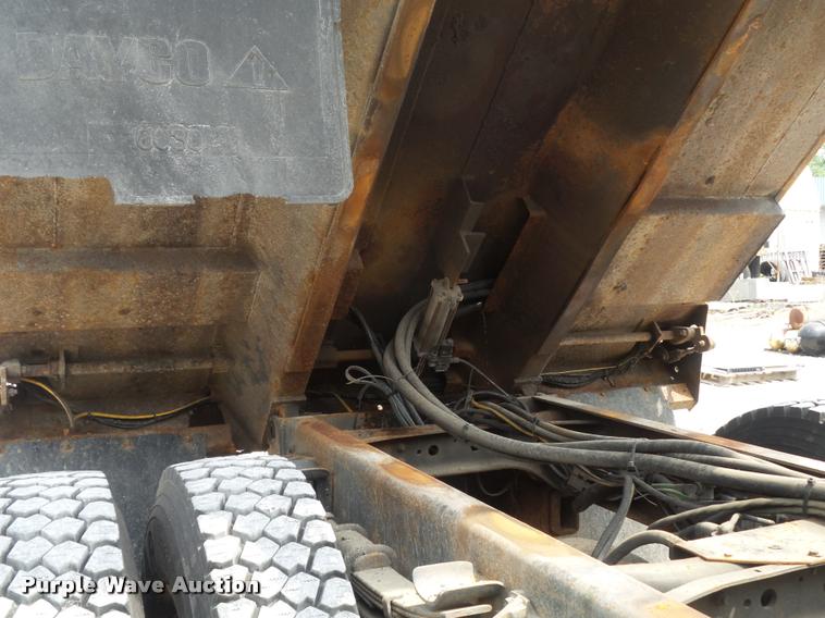 image for item K7632 2000 International 4900 dump truck