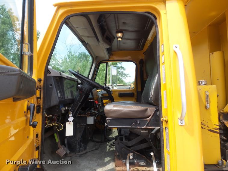 image for item K7632 2000 International 4900 dump truck