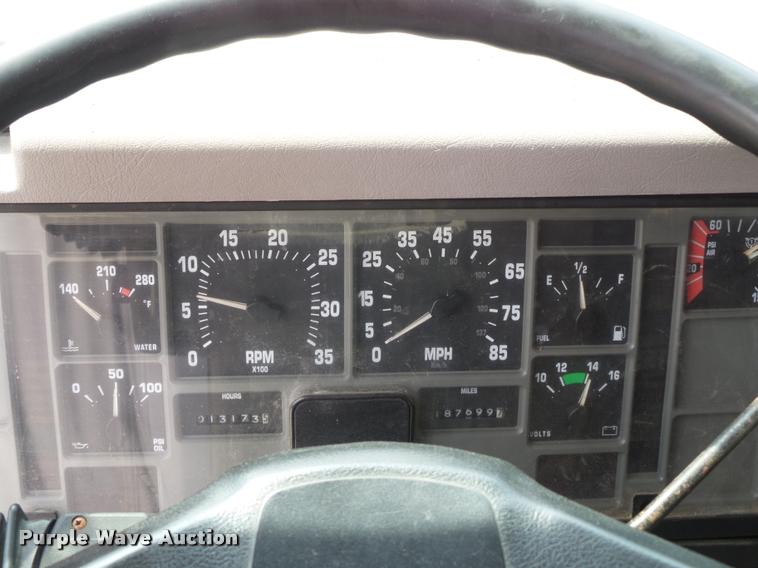 image for item K7632 2000 International 4900 dump truck