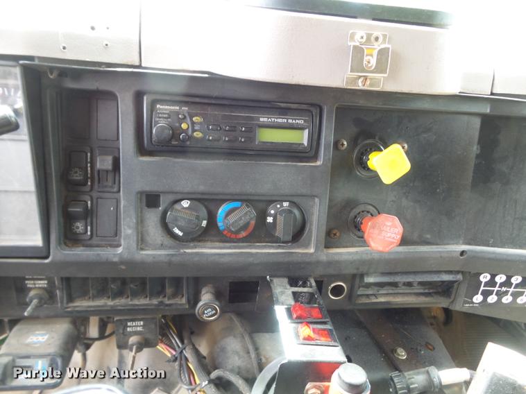 image for item K7632 2000 International 4900 dump truck