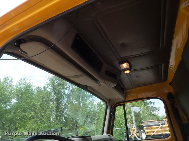 image for item K7632 2000 International 4900 dump truck