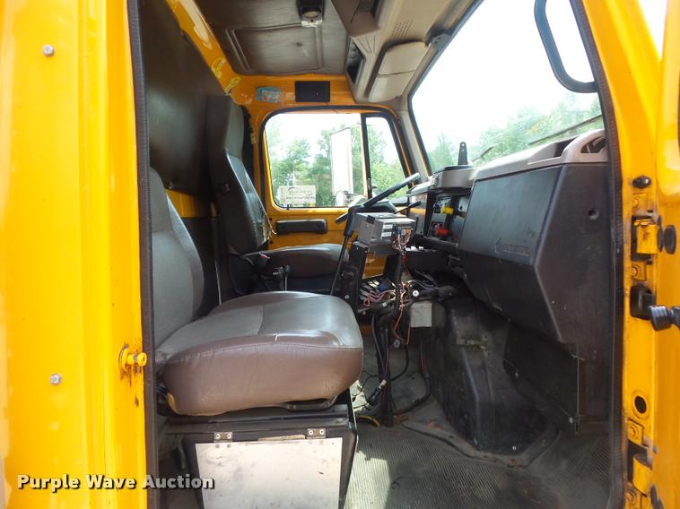 image for item K7632 2000 International 4900 dump truck