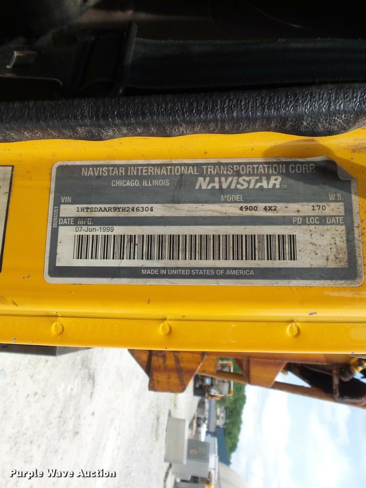 image for item K7632 2000 International 4900 dump truck