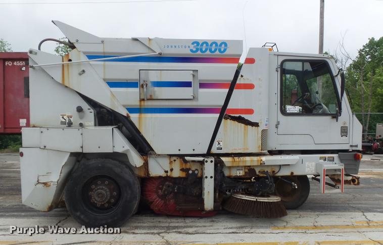 image for item K7633 2003 Johnston 3000 street sweeper