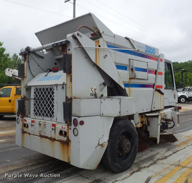 image for item K7633 2003 Johnston 3000 street sweeper