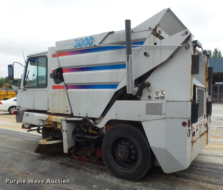 image for item K7633 2003 Johnston 3000 street sweeper