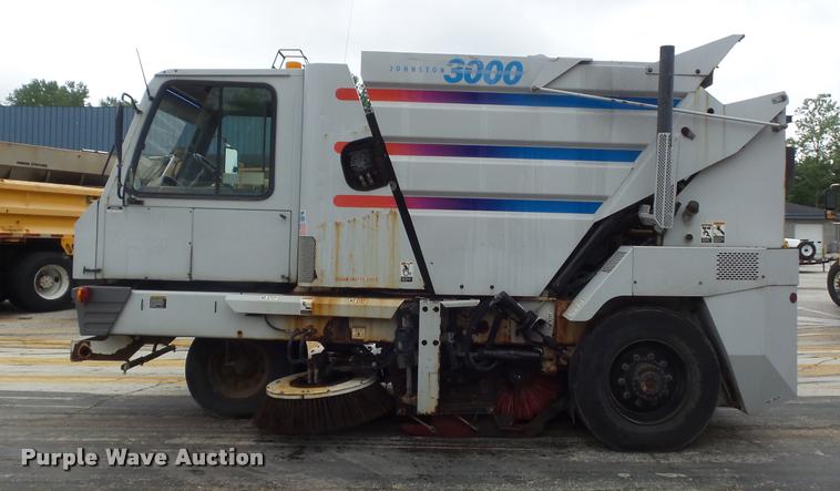 image for item K7633 2003 Johnston 3000 street sweeper