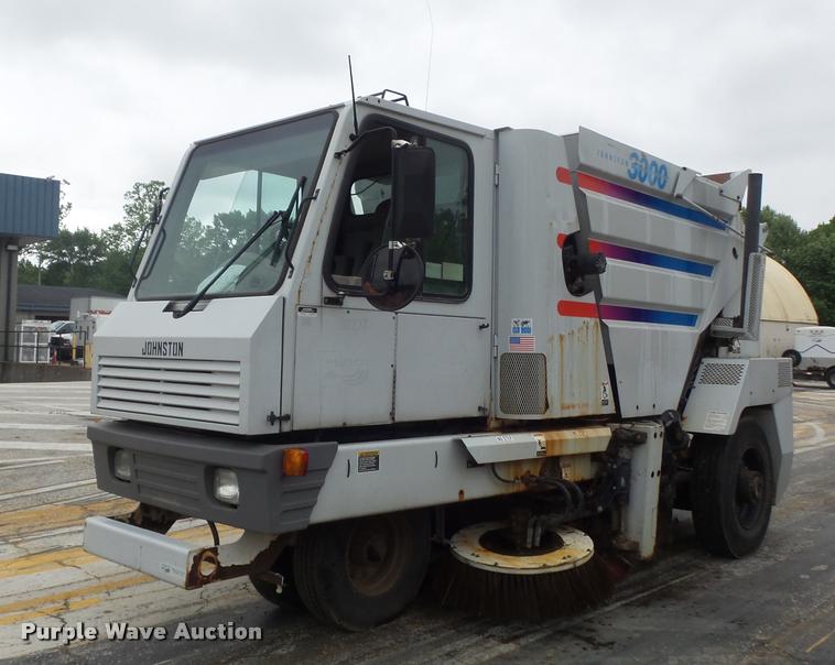 image for item K7633 2003 Johnston 3000 street sweeper