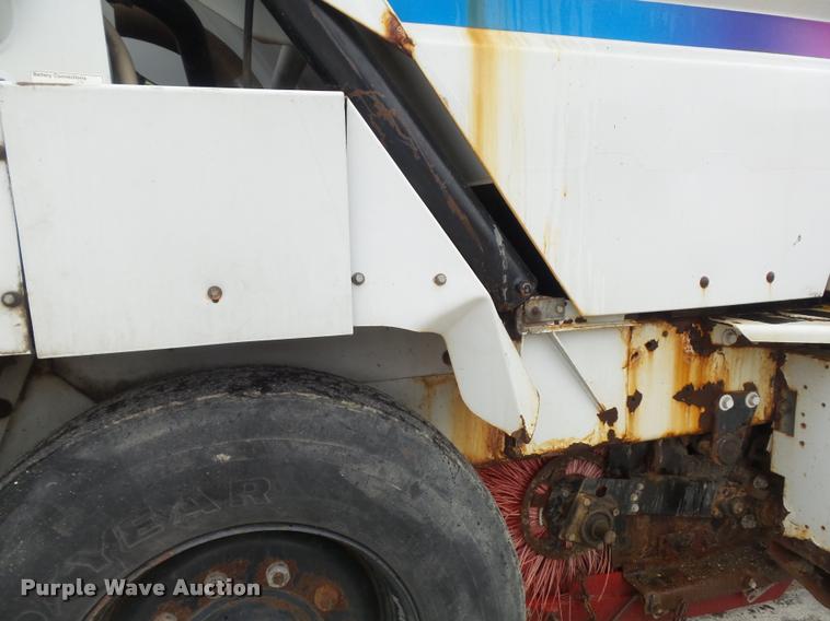 image for item K7633 2003 Johnston 3000 street sweeper